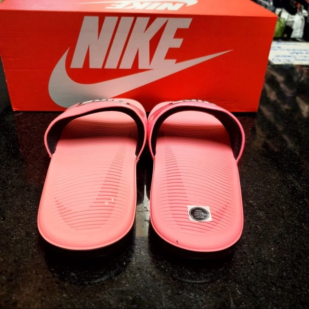 Sz 4y pink Nike slides